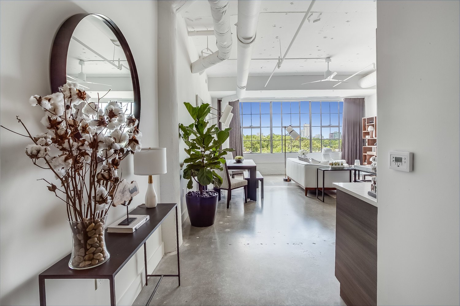 Le Noir Et Blanc Entryway