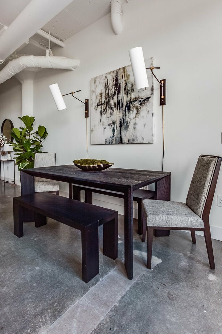 Le Noir Et Blanc Spacious Dining Area