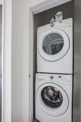 Laundry Closet with Washer/Dryer